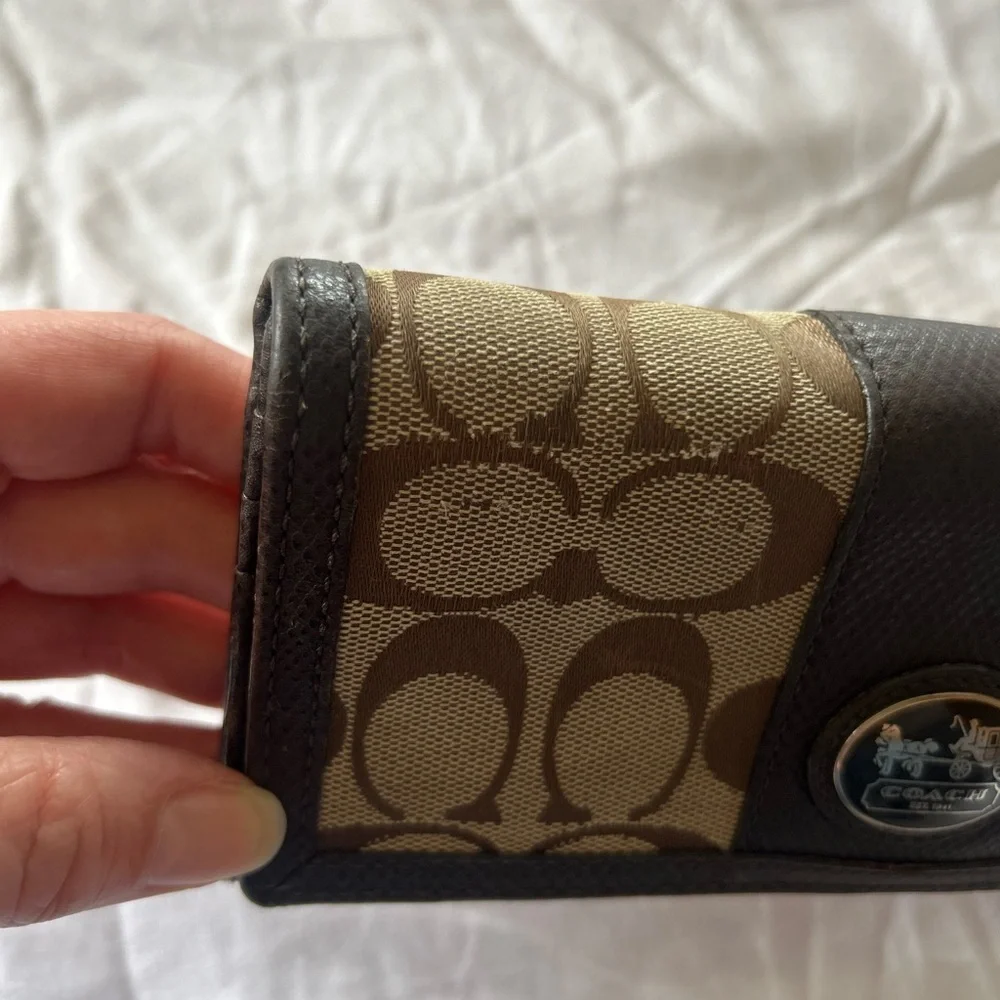 Coach Signature Canvas Wallet - Picture 5 of 12